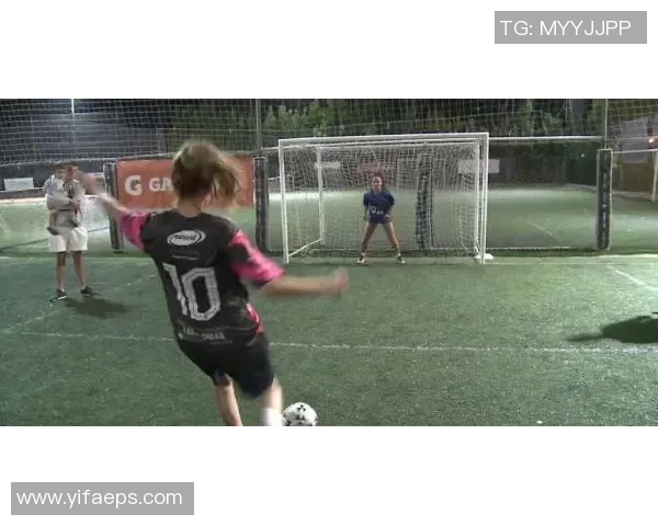 夜光足球球星手环点亮赛场 智能科技助力运动员夜间表现提升