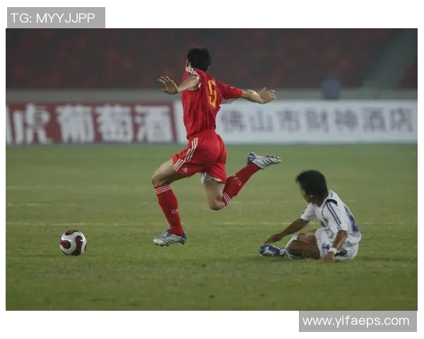 足球球星巧妙脚尖射门技艺解析：如何在瞬间打破防线创造进球机会